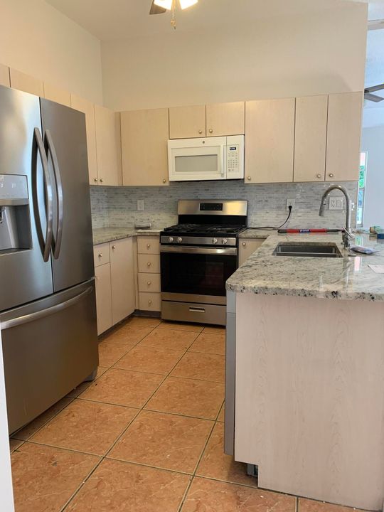 For Rent: $3,000 (2 beds, 2 baths, 1220 Square Feet)