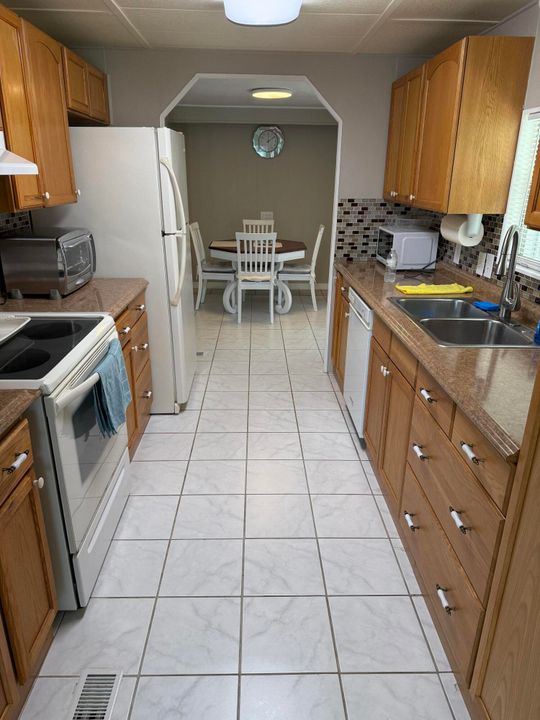 For Sale: $90,000 (2 beds, 2 baths, 1417 Square Feet)