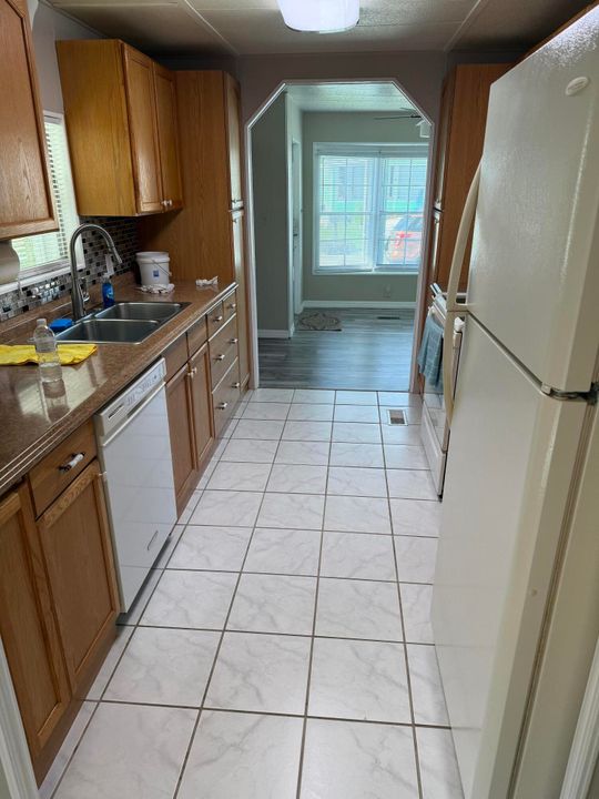 For Sale: $90,000 (2 beds, 2 baths, 1417 Square Feet)