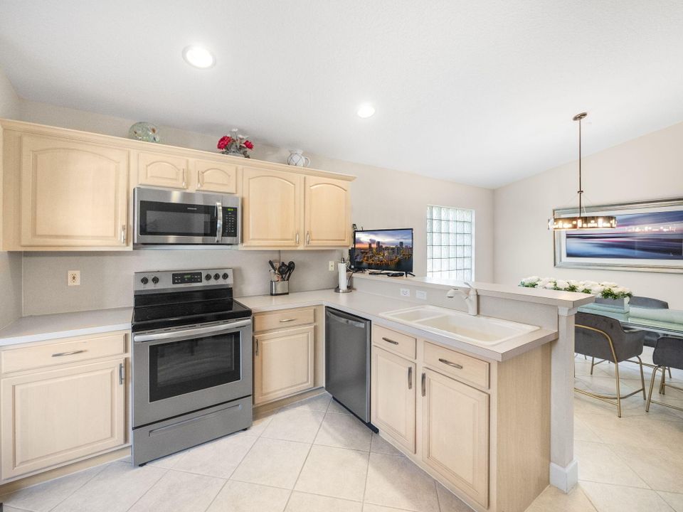 For Sale: $425,000 (3 beds, 2 baths, 1593 Square Feet)