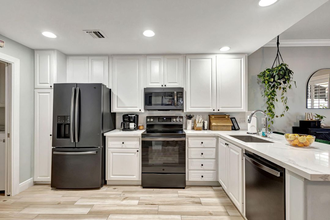 For Sale: $724,500 (3 beds, 2 baths, 1800 Square Feet)