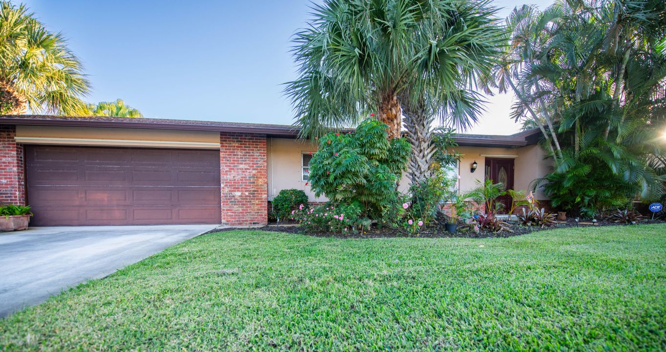 For Sale: $929,900 (3 beds, 2 baths, 2208 Square Feet)