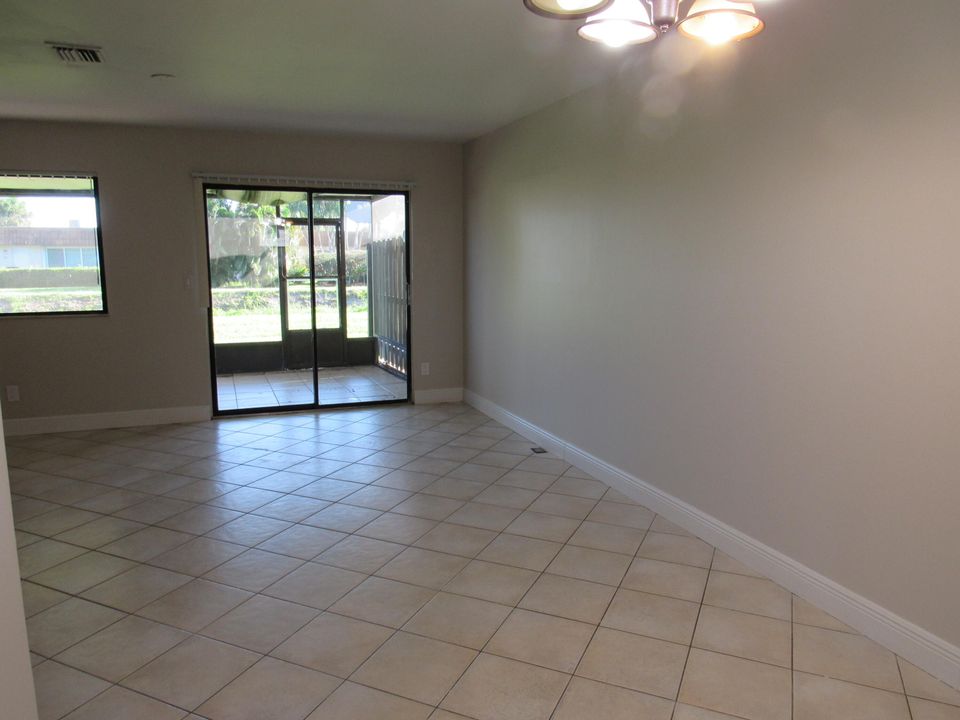 For Rent: $2,150 (3 beds, 2 baths, 1226 Square Feet)