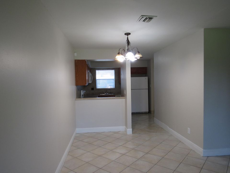 For Rent: $2,150 (3 beds, 2 baths, 1226 Square Feet)