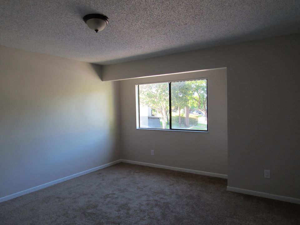 For Rent: $2,150 (3 beds, 2 baths, 1226 Square Feet)