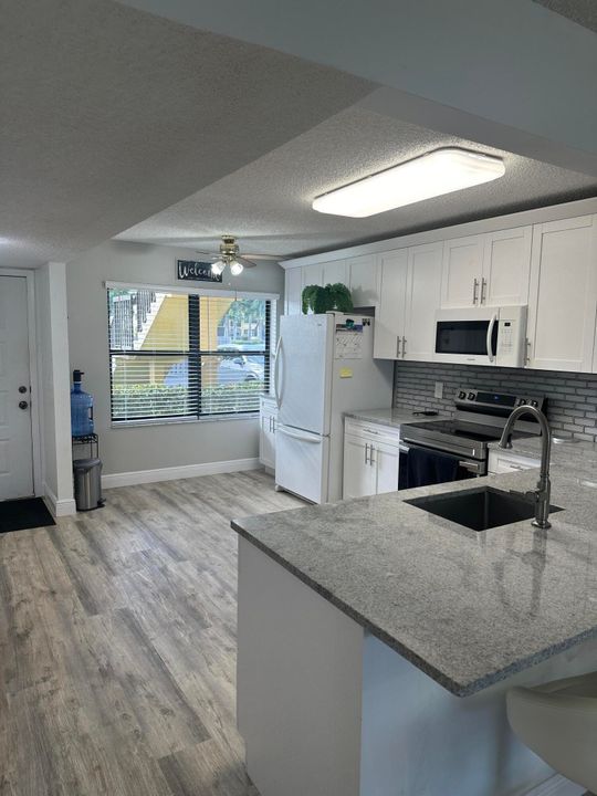 For Rent: $2,200 (2 beds, 2 baths, 1186 Square Feet)