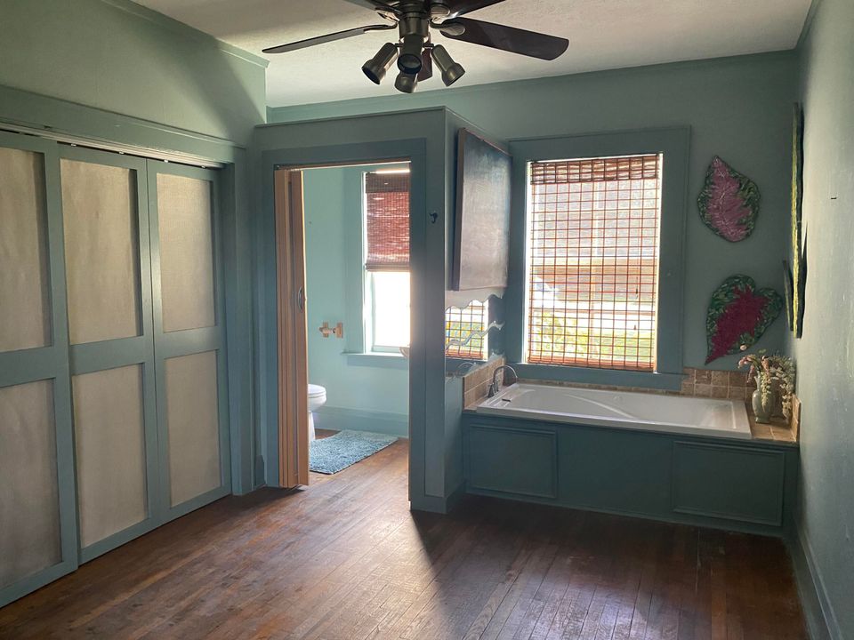 For Sale: $160,000 (2 beds, 1 baths, 1264 Square Feet)