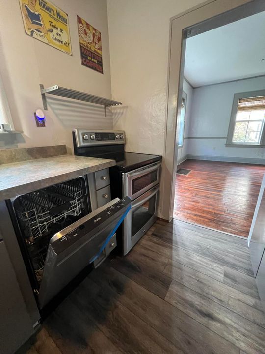 For Sale: $160,000 (2 beds, 1 baths, 1264 Square Feet)