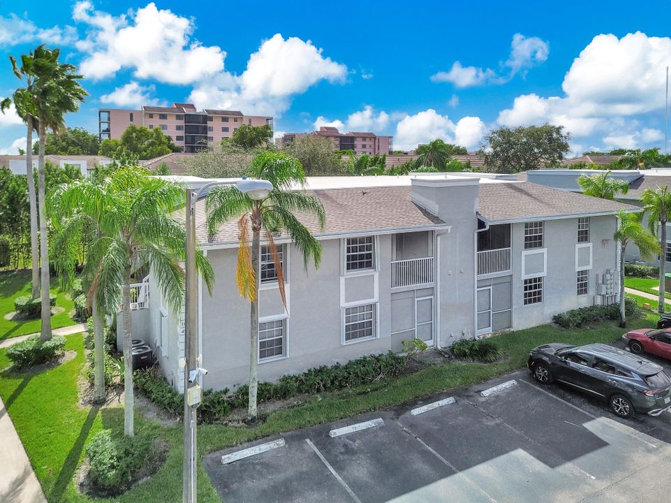 For Sale: $247,000 (2 beds, 2 baths, 1060 Square Feet)