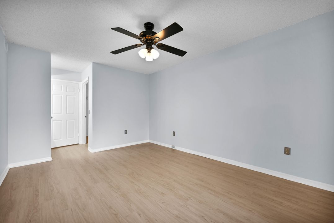 For Sale: $247,000 (2 beds, 2 baths, 1060 Square Feet)