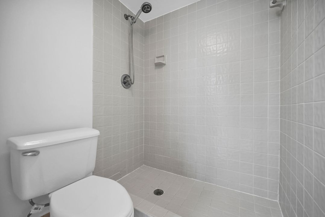 For Sale: $247,000 (2 beds, 2 baths, 1060 Square Feet)