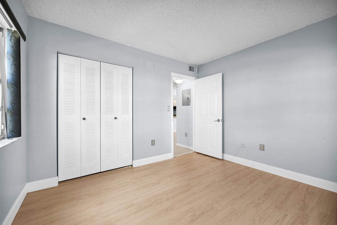 For Sale: $247,000 (2 beds, 2 baths, 1060 Square Feet)