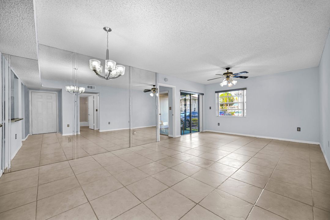 For Sale: $247,000 (2 beds, 2 baths, 1060 Square Feet)