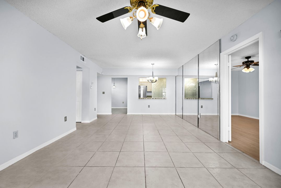 For Sale: $247,000 (2 beds, 2 baths, 1060 Square Feet)