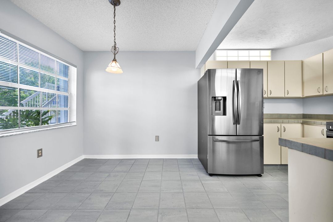 For Sale: $247,000 (2 beds, 2 baths, 1060 Square Feet)