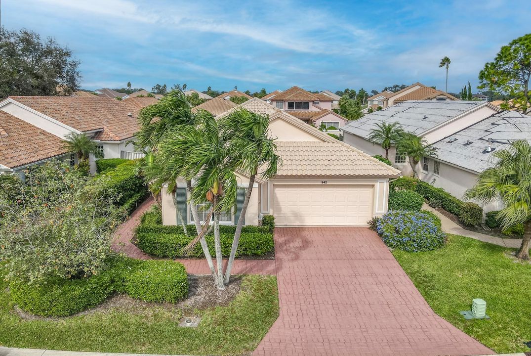 For Sale: $999,000 (3 beds, 3 baths, 2233 Square Feet)