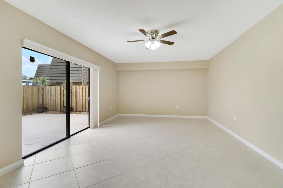 For Sale: $300,000 (2 beds, 2 baths, 1236 Square Feet)