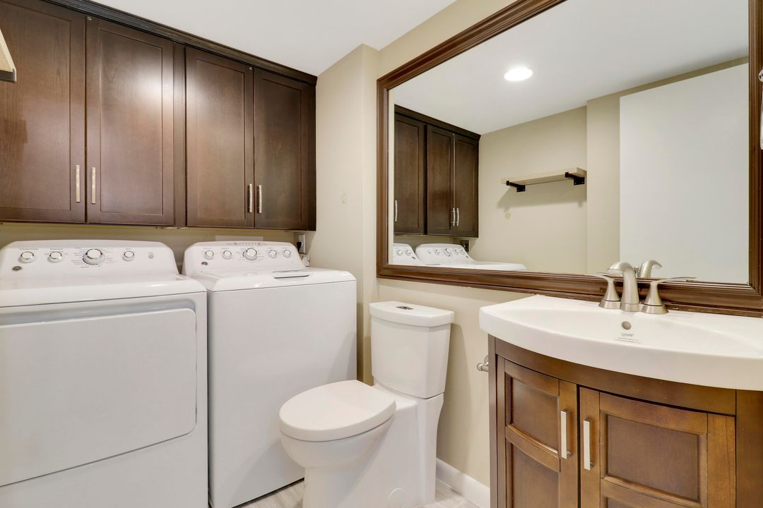 For Sale: $300,000 (2 beds, 2 baths, 1236 Square Feet)