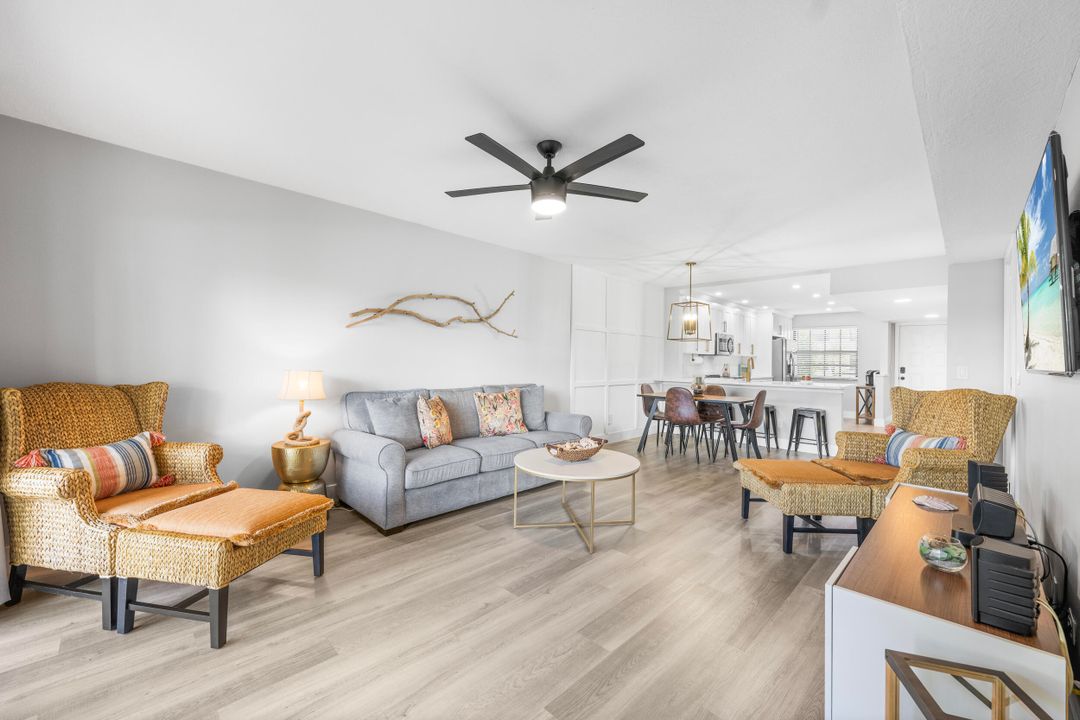 For Sale: $420,000 (2 beds, 2 baths, 1178 Square Feet)