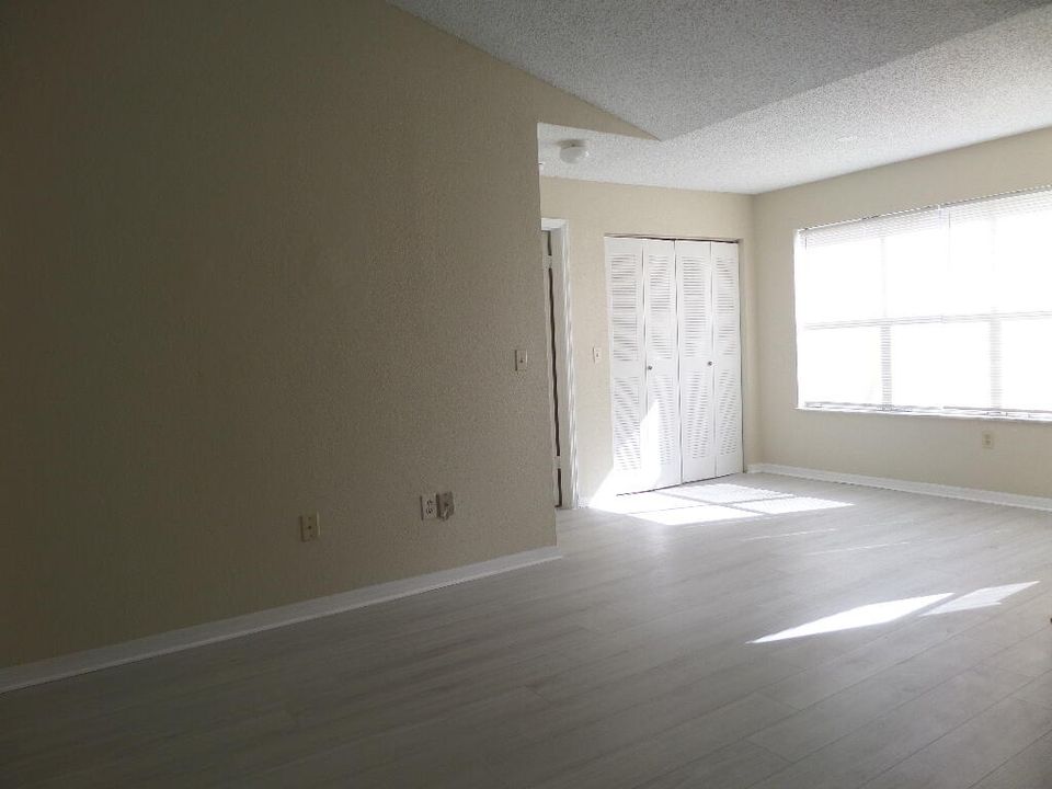 For Rent: $2,000 (2 beds, 2 baths, 1036 Square Feet)