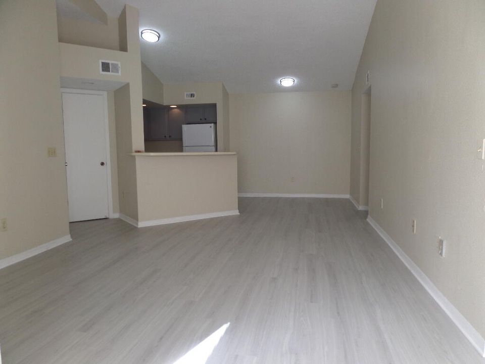 For Rent: $2,000 (2 beds, 2 baths, 1036 Square Feet)