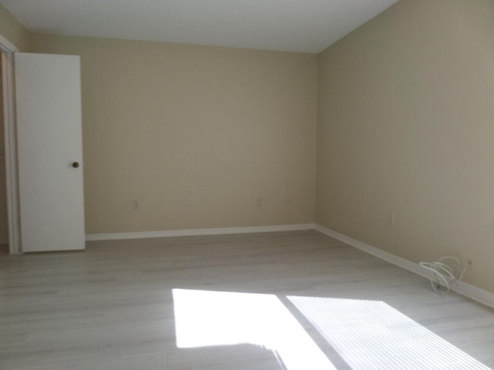 For Rent: $2,000 (2 beds, 2 baths, 1036 Square Feet)