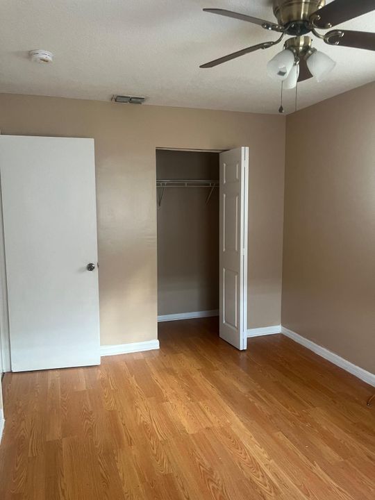 For Rent: $2,200 (3 beds, 1 baths, 860 Square Feet)