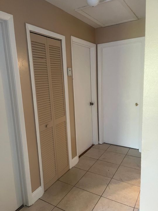 For Rent: $2,200 (3 beds, 1 baths, 860 Square Feet)