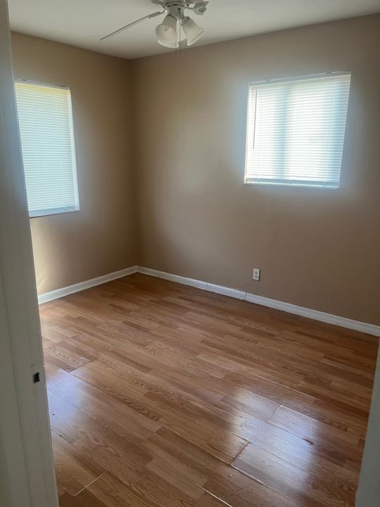 For Rent: $2,200 (3 beds, 1 baths, 860 Square Feet)