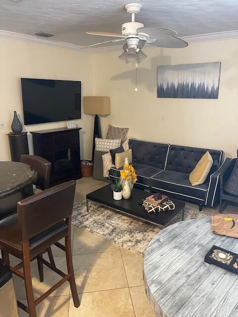 For Rent: $1,650 (1 beds, 1 baths, 600 Square Feet)