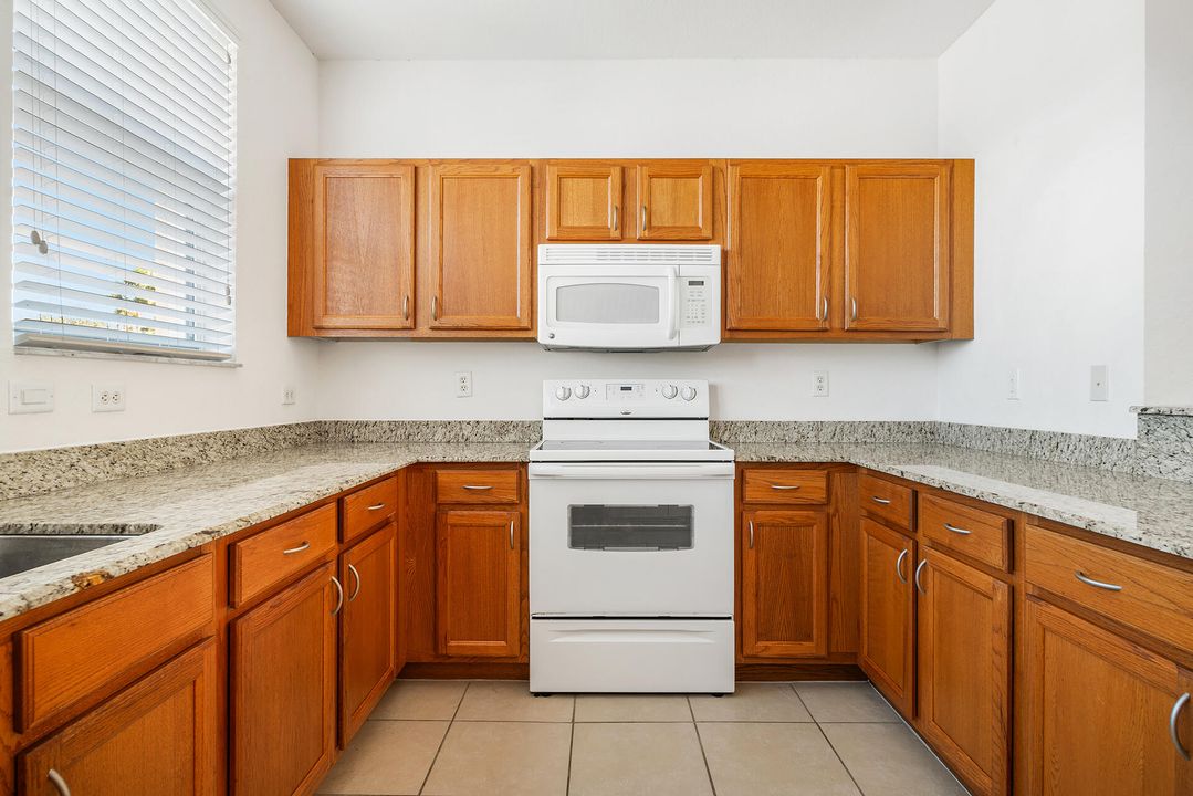 For Rent: $2,550 (2 beds, 2 baths, 1326 Square Feet)