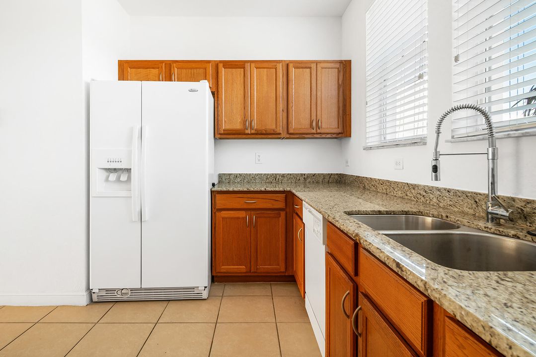 For Rent: $2,550 (2 beds, 2 baths, 1326 Square Feet)