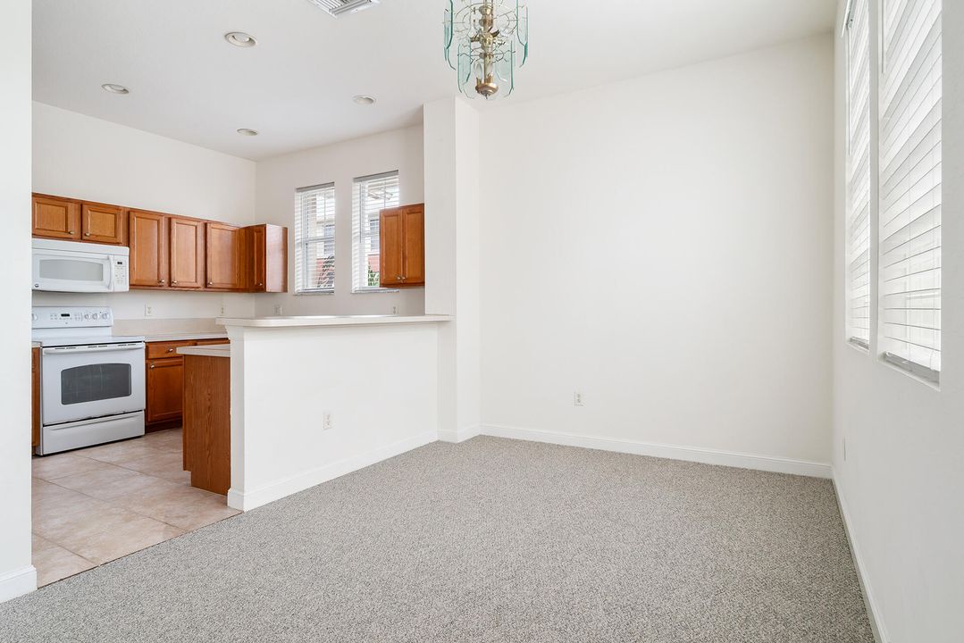 For Rent: $2,550 (2 beds, 2 baths, 1086 Square Feet)