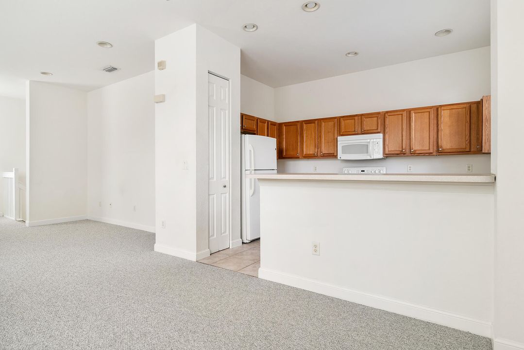 For Rent: $2,550 (2 beds, 2 baths, 1086 Square Feet)