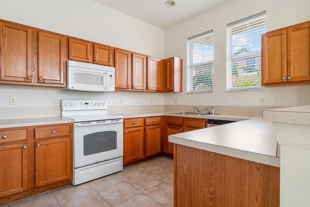 For Rent: $2,550 (2 beds, 2 baths, 1086 Square Feet)