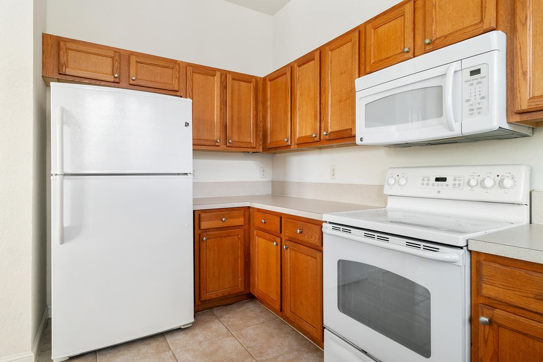 For Rent: $2,550 (2 beds, 2 baths, 1086 Square Feet)