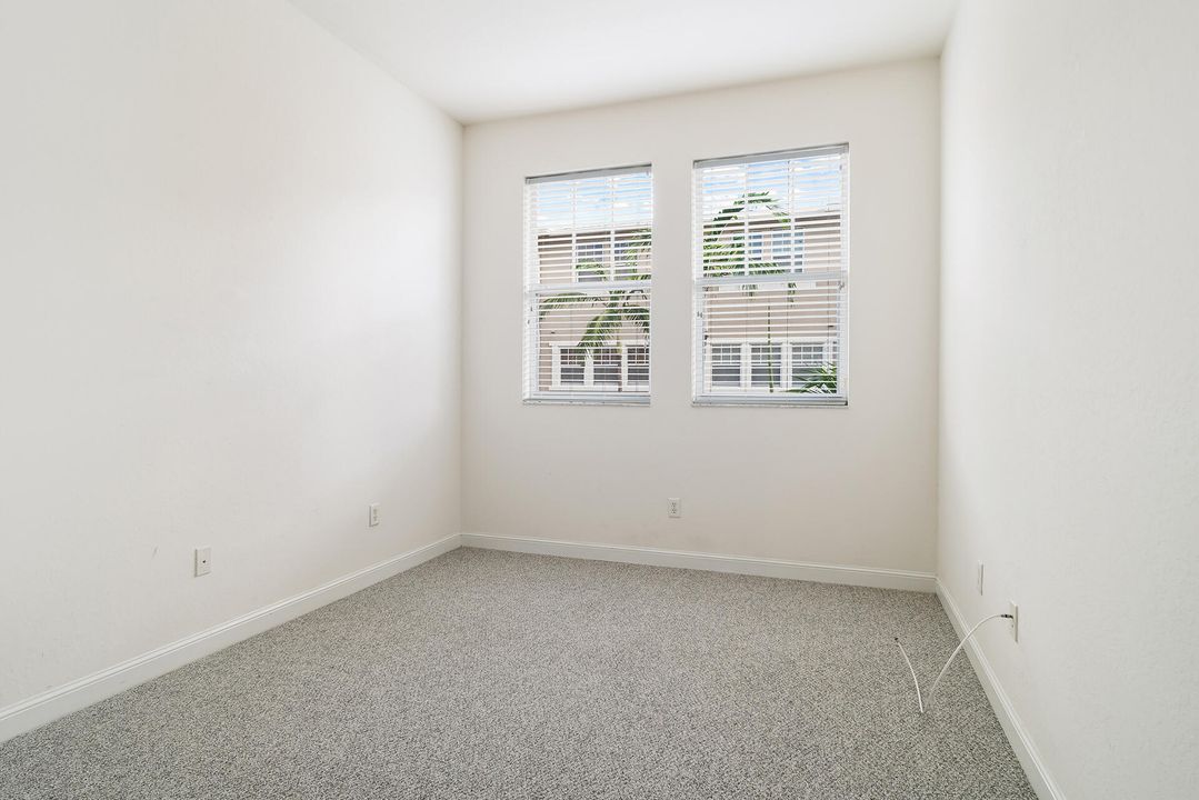 For Rent: $2,550 (2 beds, 2 baths, 1086 Square Feet)