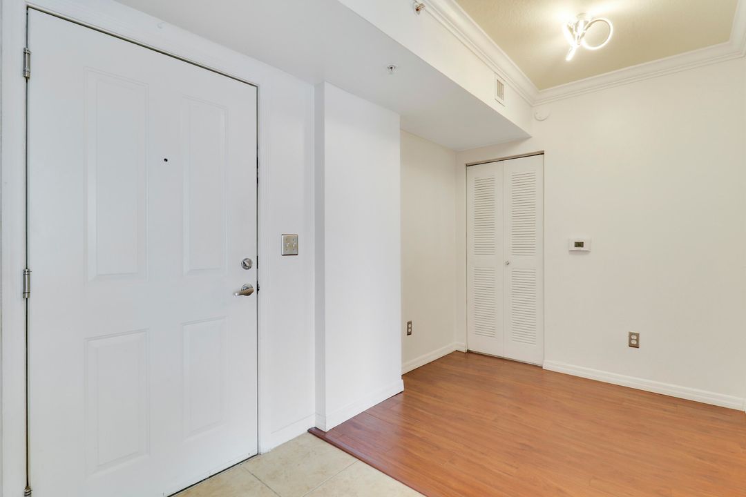 For Sale: $398,000 (1 beds, 1 baths, 740 Square Feet)