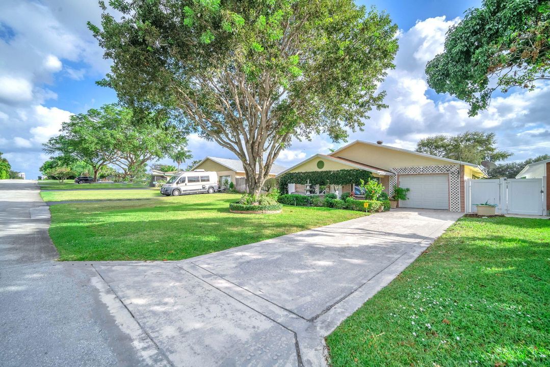 Active With Contract: $680,000 (3 beds, 2 baths, 1456 Square Feet)