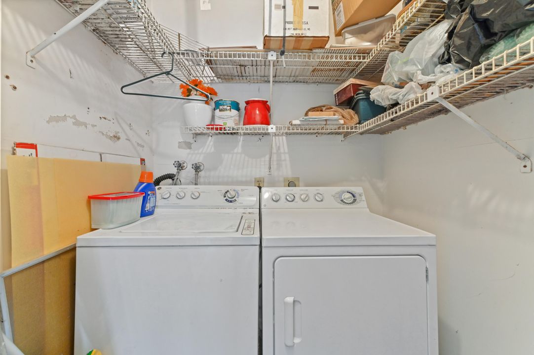 For Sale: $129,000 (2 beds, 2 baths, 902 Square Feet)