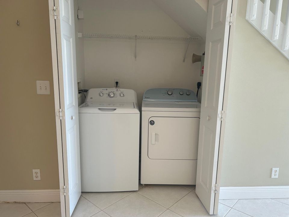 For Sale: $379,000 (2 beds, 2 baths, 1105 Square Feet)