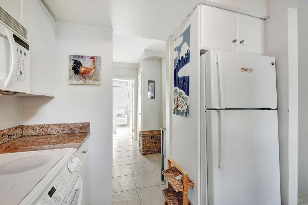 For Sale: $425,000 (2 beds, 1 baths, 824 Square Feet)