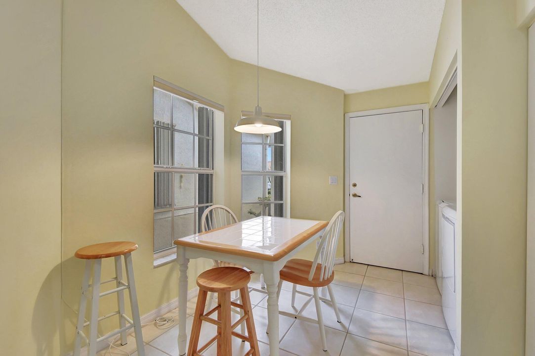 For Sale: $359,999 (2 beds, 2 baths, 1246 Square Feet)