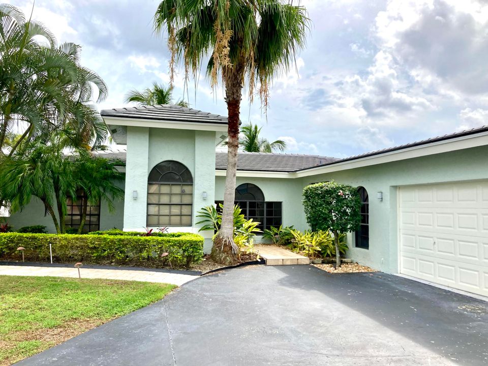 For Sale: $2,190,000 (3 beds, 2 baths, 1994 Square Feet)