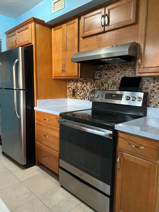 For Sale: $325,000 (2 beds, 1 baths, 1008 Square Feet)