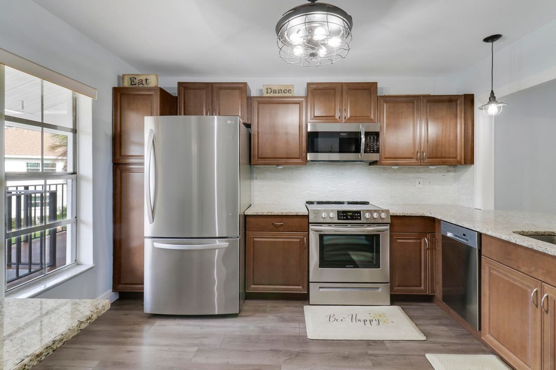 For Sale: $192,000 (2 beds, 2 baths, 1186 Square Feet)