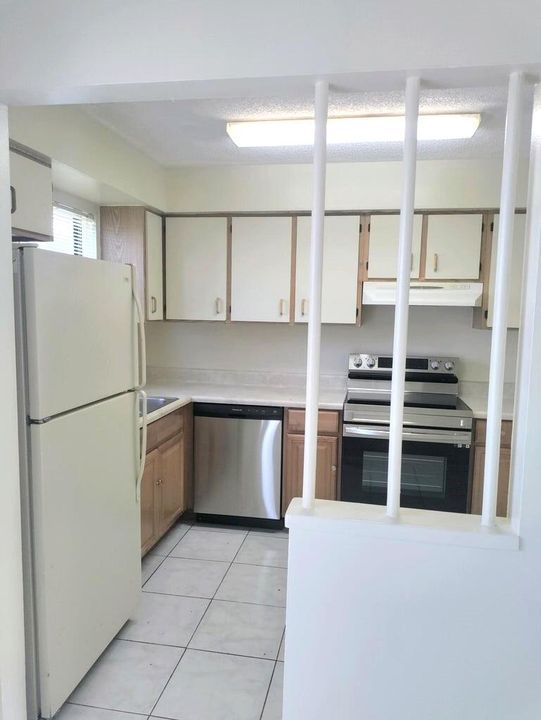 For Rent: $2,200 (2 beds, 2 baths, 1242 Square Feet)