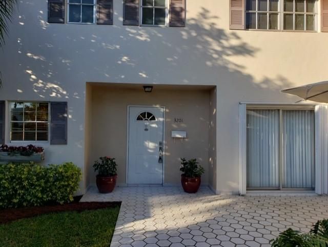 For Rent: $2,900 (3 beds, 2 baths, 1630 Square Feet)