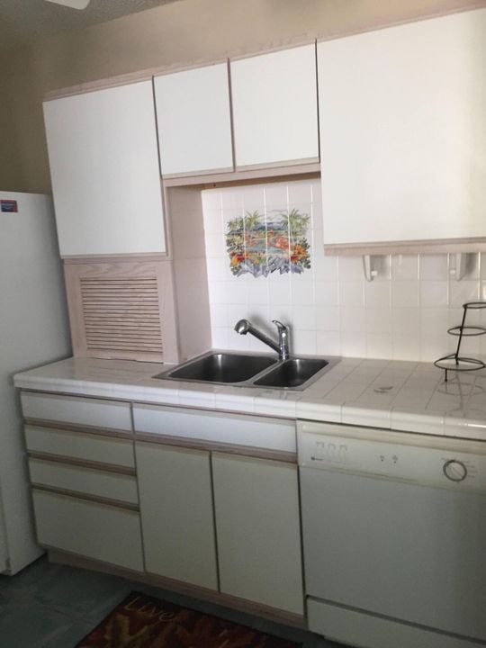 For Rent: $2,450 (2 beds, 2 baths, 1400 Square Feet)