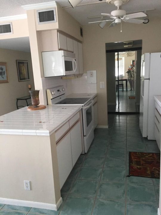 For Rent: $2,450 (2 beds, 2 baths, 1400 Square Feet)